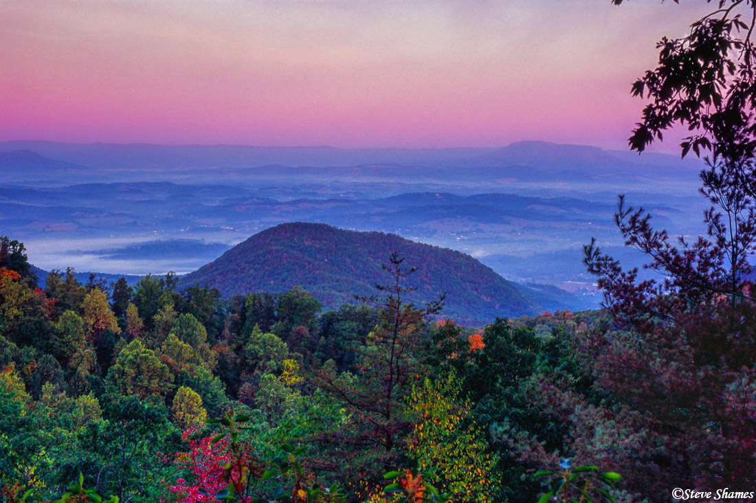 Sunrise at Shenandoah.&nbsp;The low lying mist is still clinging to the low areas.