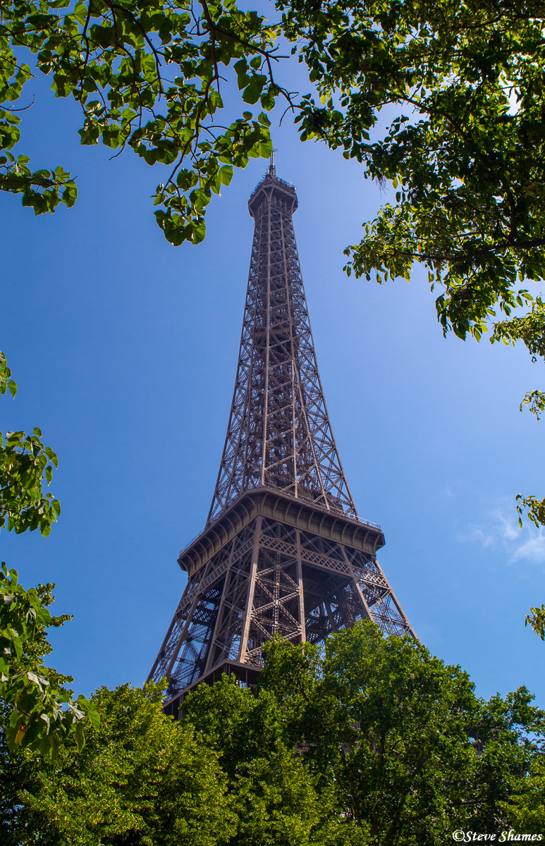 And here is one of&nbsp;the most recognized objects in the world. The Eiffel Tower. I thought framing it through the trees made...