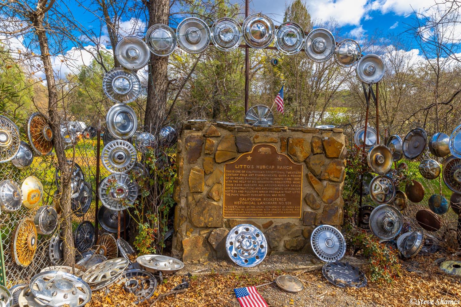And here is the roadside marker. Whoever Litto is, this person surely has more hubcaps than anybody else on earth.