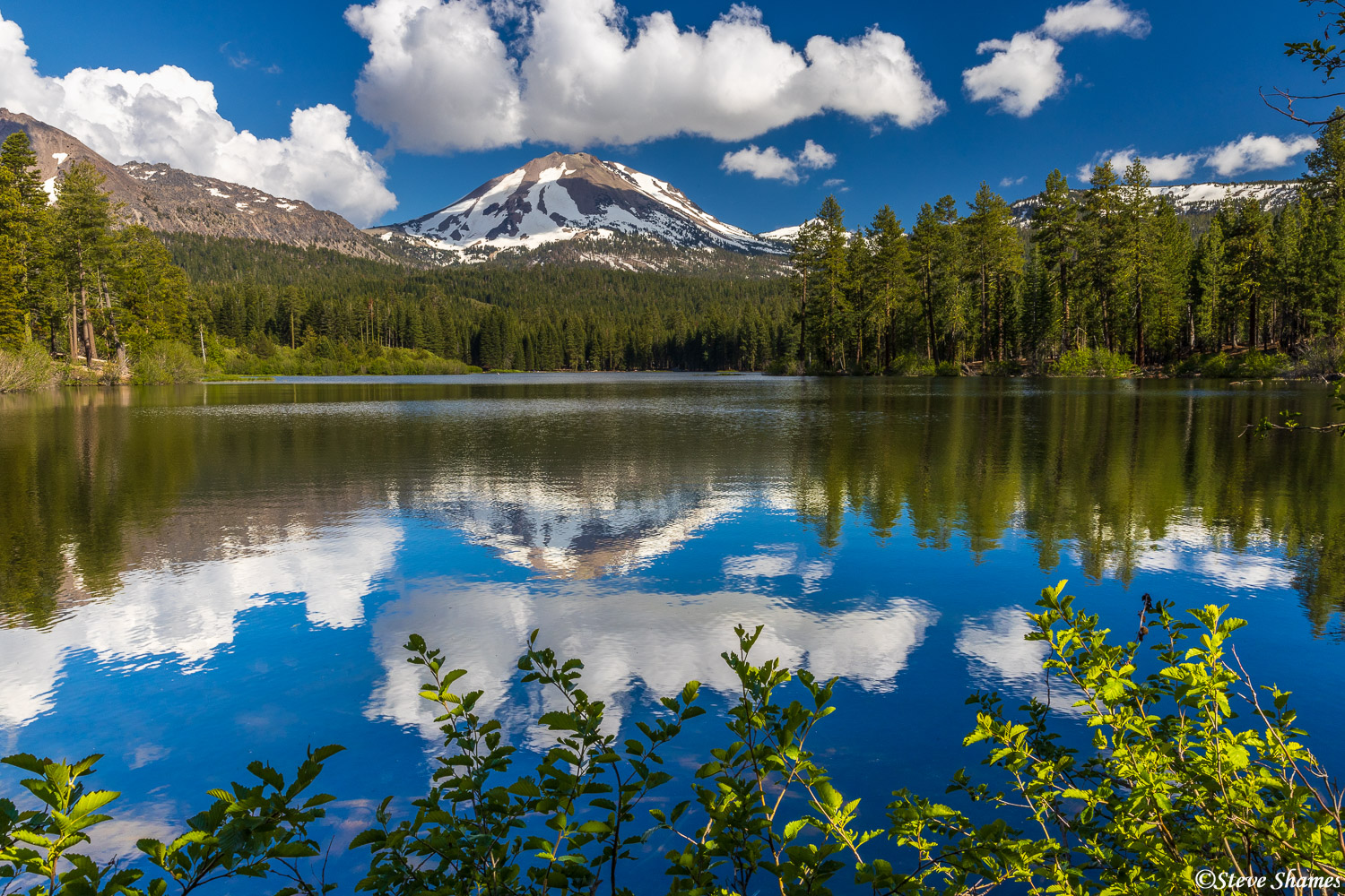 The clear waters of Manzanita Lake.