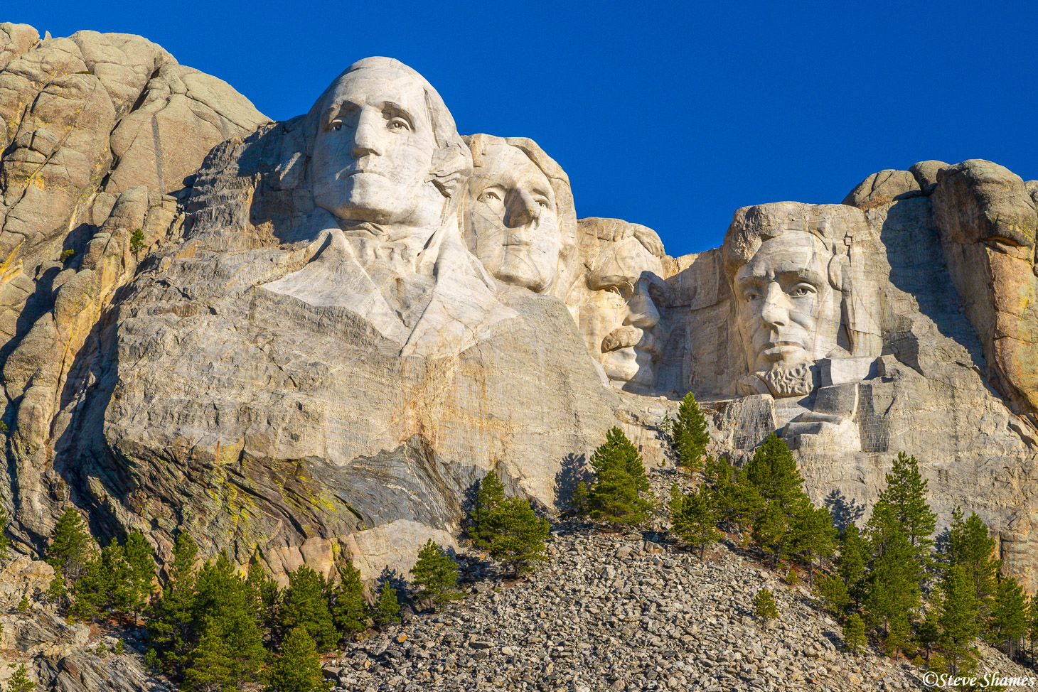 Here is the classic view of Mt Rushmore. This is a very impressive sight.
