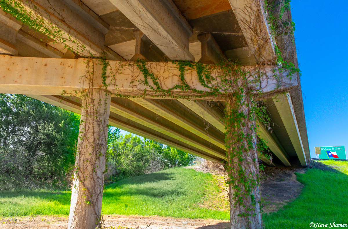 I liked the vines growing on this overpass. This was the bridge that goes over the Red River at the Texas/Oklahoma border.